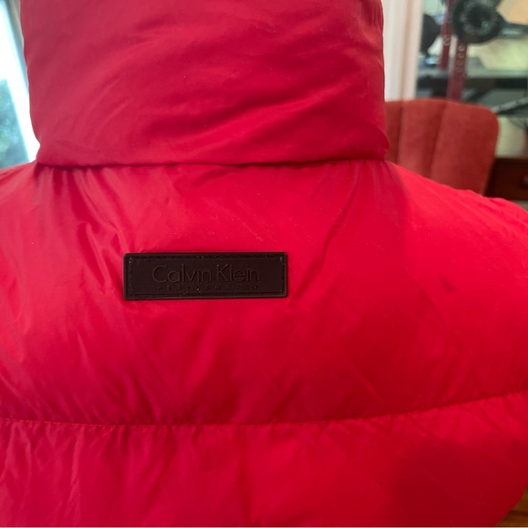 Red partial down red best , size small - Picture 6 of 7